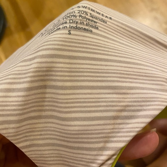 Acacia Belize Top (S) in Arrow and Pikake Bottom (S) in Lilikoi - Picture 8 of 8